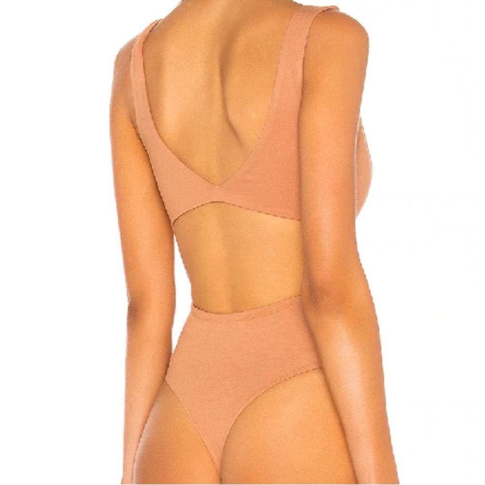 NBD stormi in camel medium revolve Sleeveless Bodysuit - Picture 3 of 9
